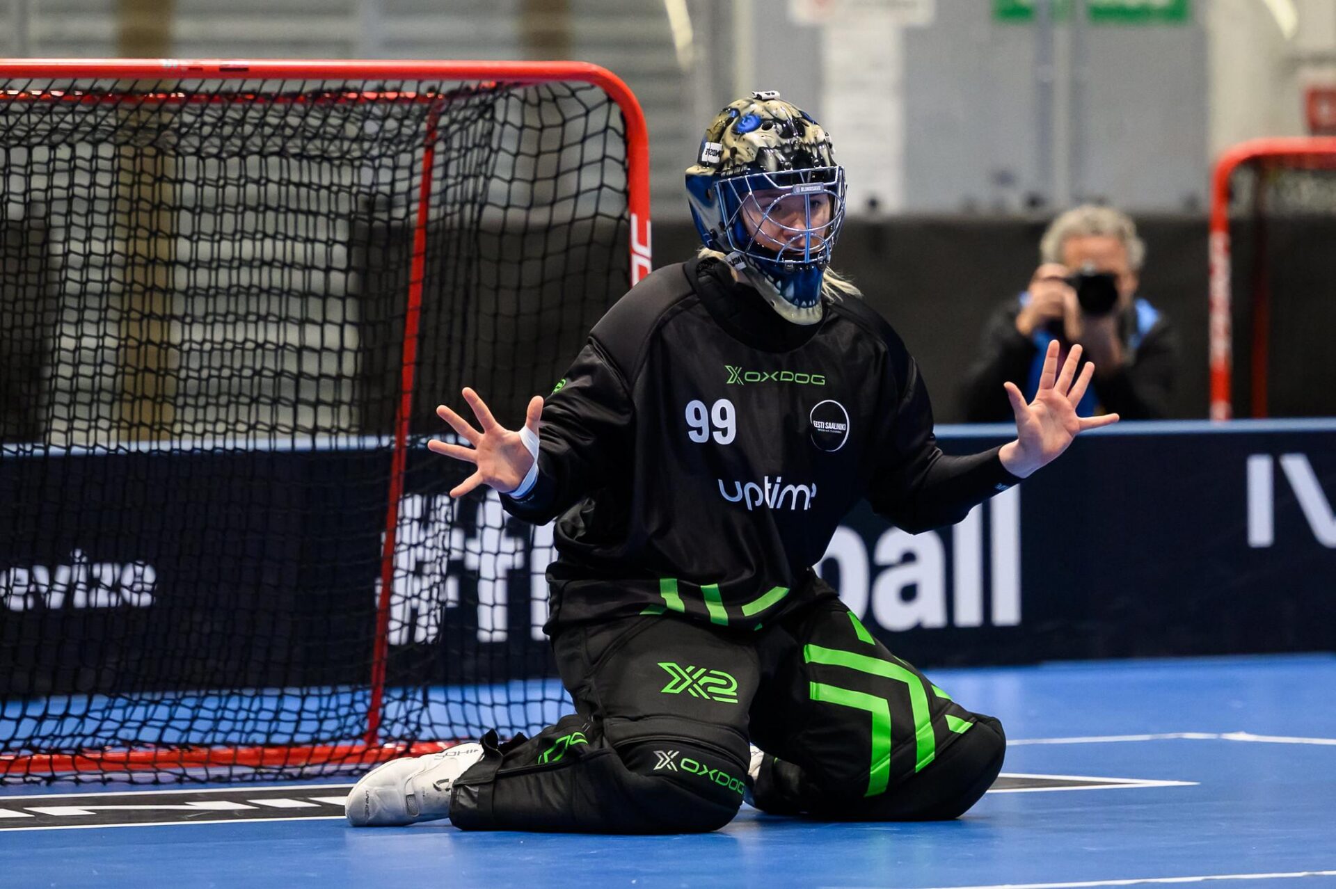 Saskia Ormak in the goal